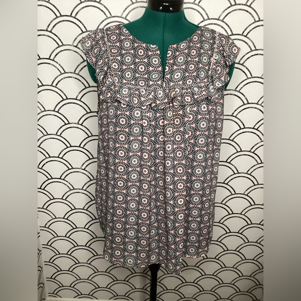 LOFT Cream Floral Ruffled‑Trim V‑Neck Blouse – Size L